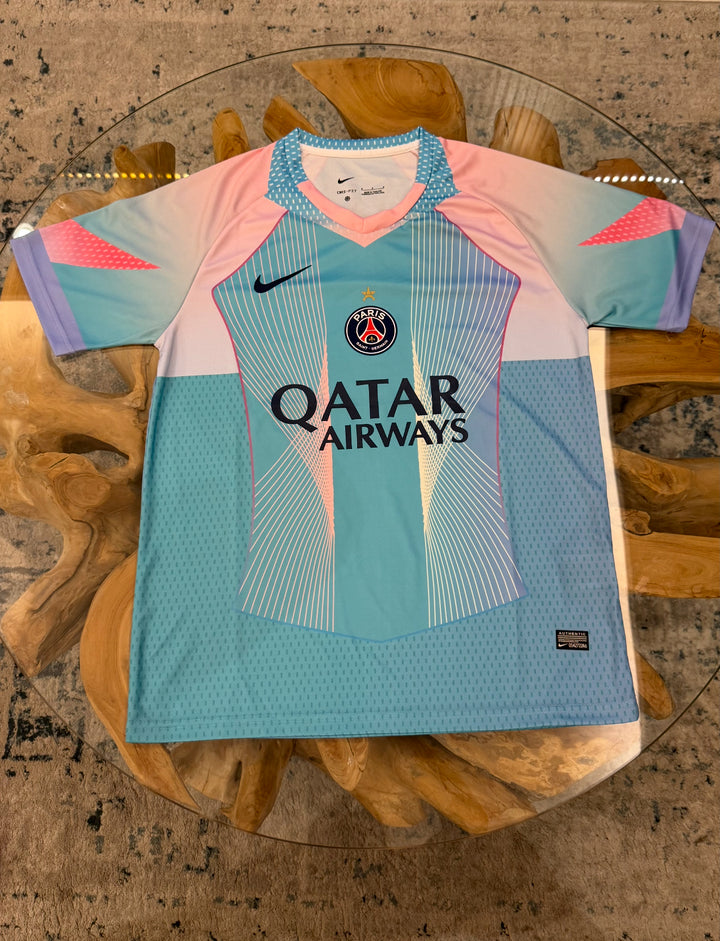 Paris Saint-Germain – Maillot Concept 2025/26 – Bleu & Rose