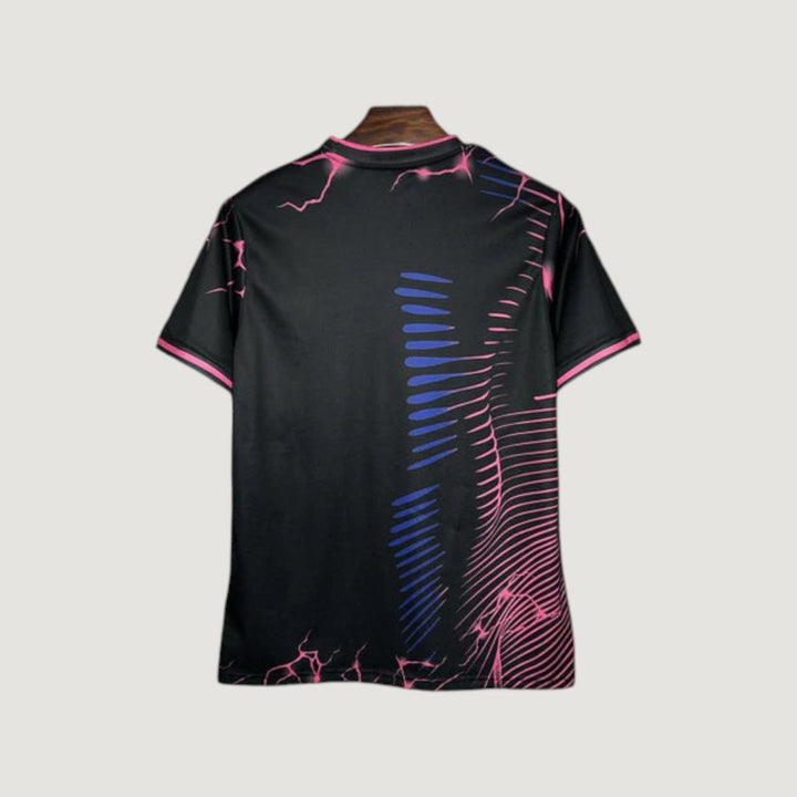 Real Madrid – Maillot Concept 25/26 – Noir & Rose