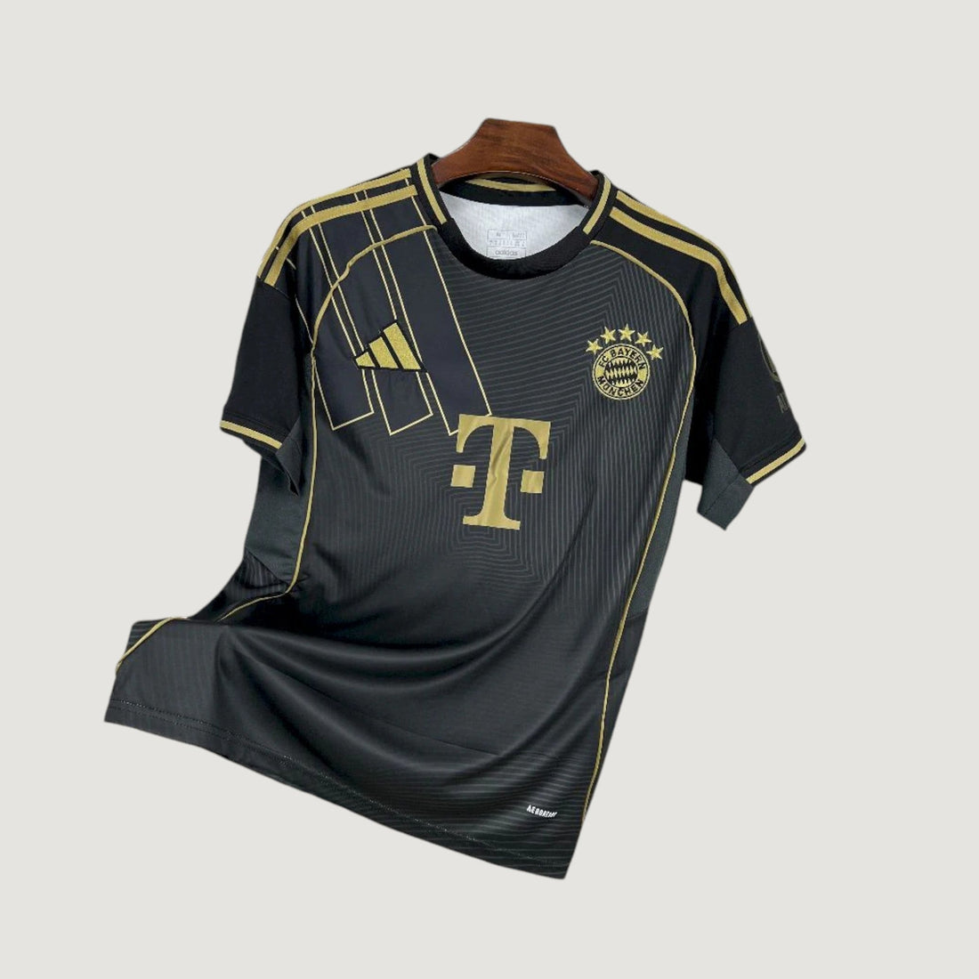 Bayern Munich – Maillot Concept 25/26 – Noir & Or