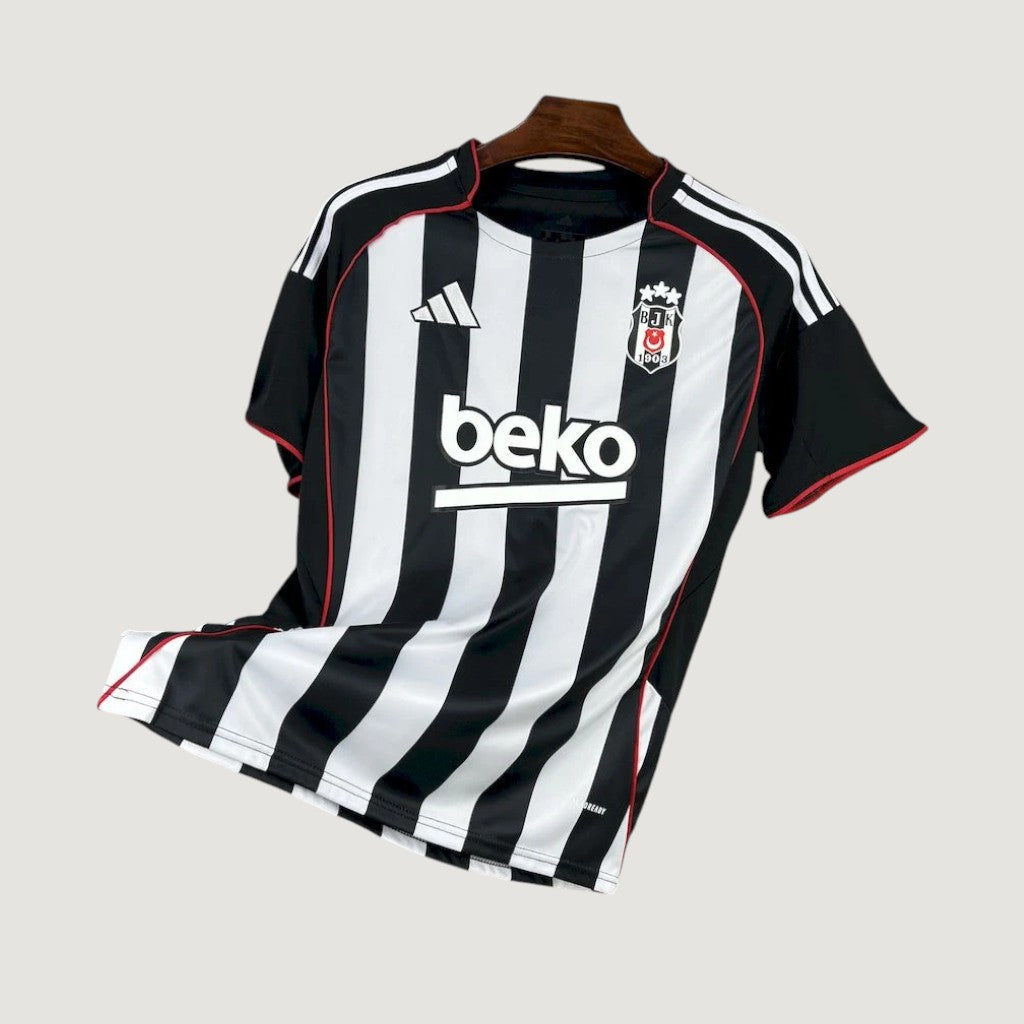 Beşiktaş – Maillot Domicile 25/26 – Noir & Blanc