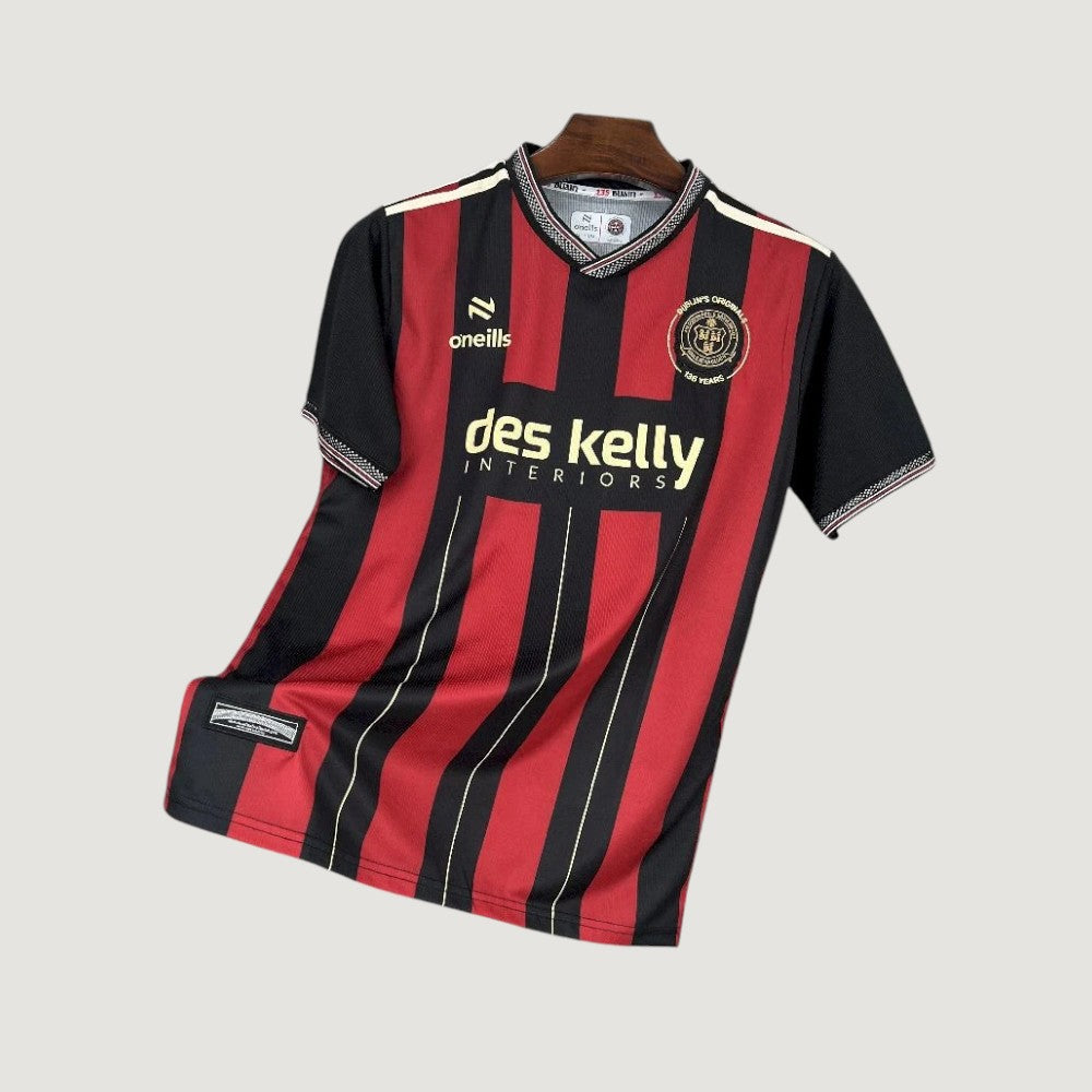 Bohemians – Maillot Domicile 25/26 – Rouge & Noir