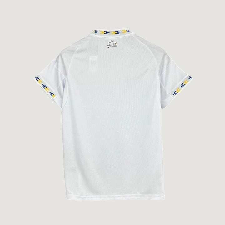 Leeds United – Maillot Domicile 25/26 – Blanc & Bleu
